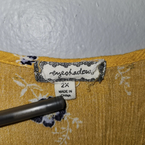 Eyeshadow women's blouse size 2X floral yellow - Picture 5 of 6